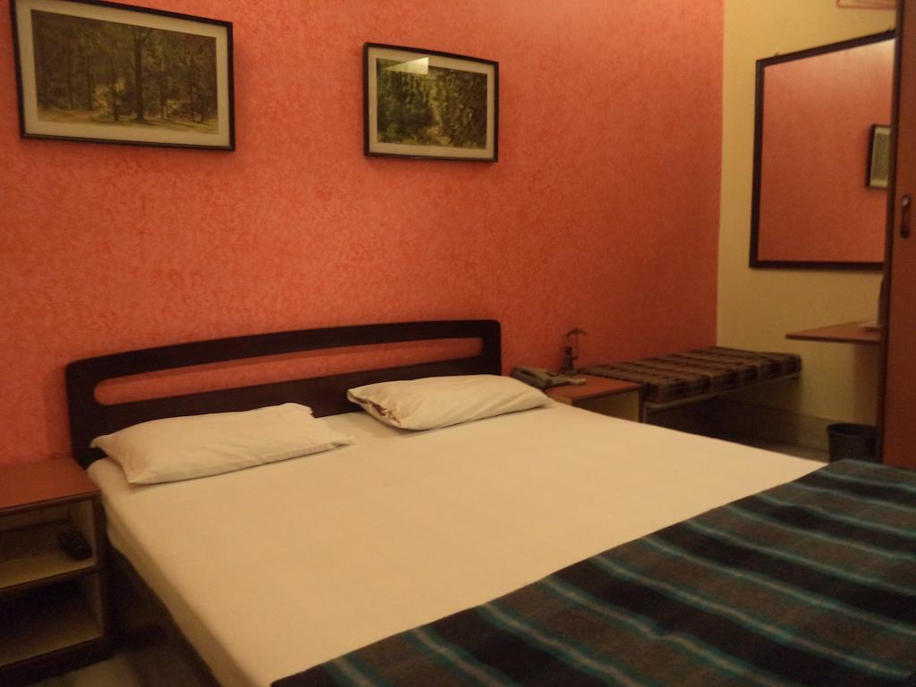 כלכותה Hotel Esplanade Chambers חדר תמונה